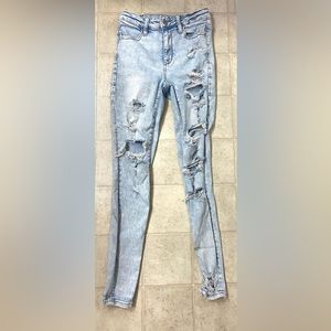 AE Women’s Distressed Skinny Jeans